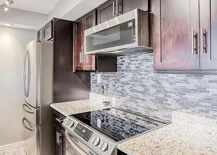 Panoramic Penthouse Above Clearwater Apartment